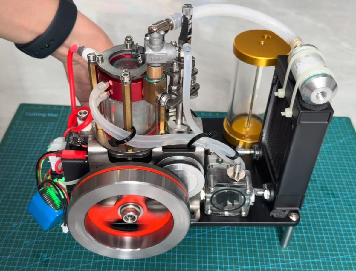 Alcohol-Powered Transparrent 16cc Four-Stroke Engine Model for Teaching Demonstration - stirlingkit