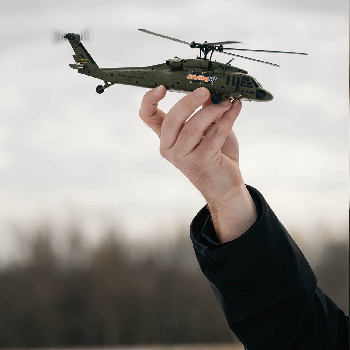 WLTOYS XK 170 Blackhawk UH-60L RC Helicopter With Landing Pad and Display Stand K170 - stirlingkit