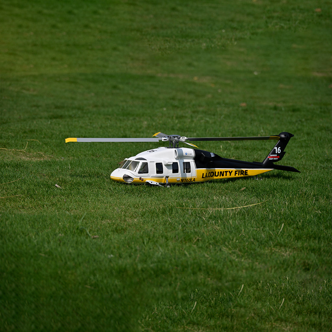 FLYWING UH-60L Black Hawk 2.4G 6CH 470-Class Large Scale RC GPS Helicopter Model with ACE Flight Controller