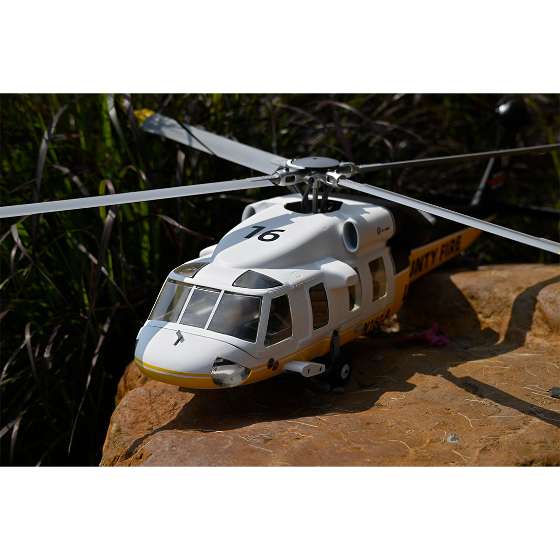 FLYWING UH-60L Black Hawk 2.4G 6CH 470-Class Large Scale RC GPS Helicopter Model with ACE Flight Controller