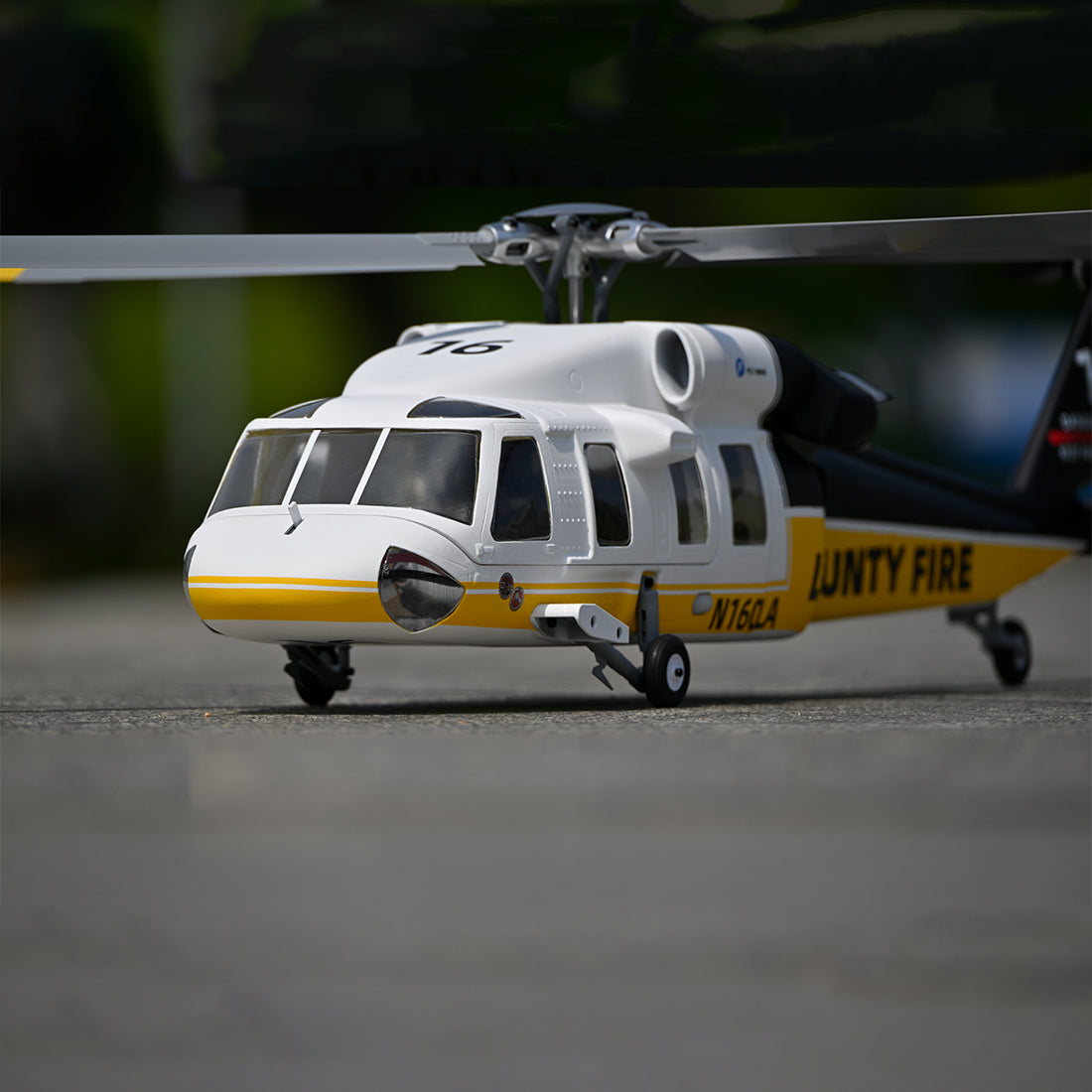 FLYWING UH-60L Black Hawk 2.4G 6CH 470-Class Large Scale RC GPS Helicopter Model with ACE Flight Controller