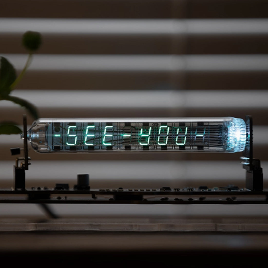 DE Modern Electronic Clocks IV18 Fluorescent Tube Clock 5V 1A Digital LCD Useful DE Modern Electronic Clocks IV18 Fluorescent Tube Clock 5V 1A Digital LCD Useful