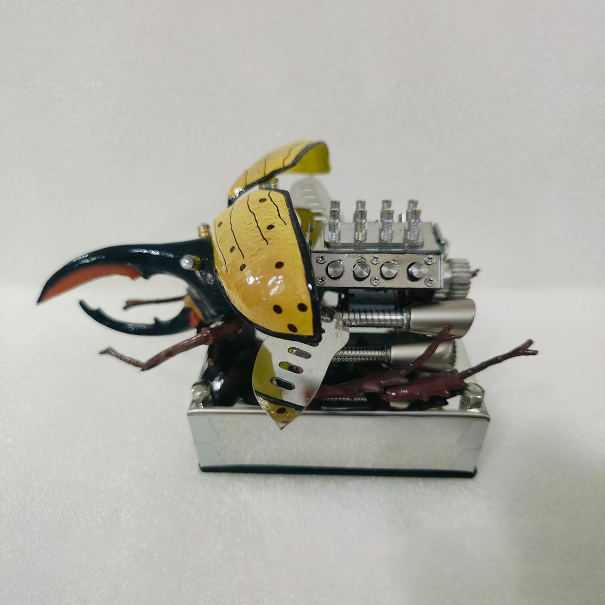 Mechanical Rhino Beetle Metal V8 Engine Model That Runs