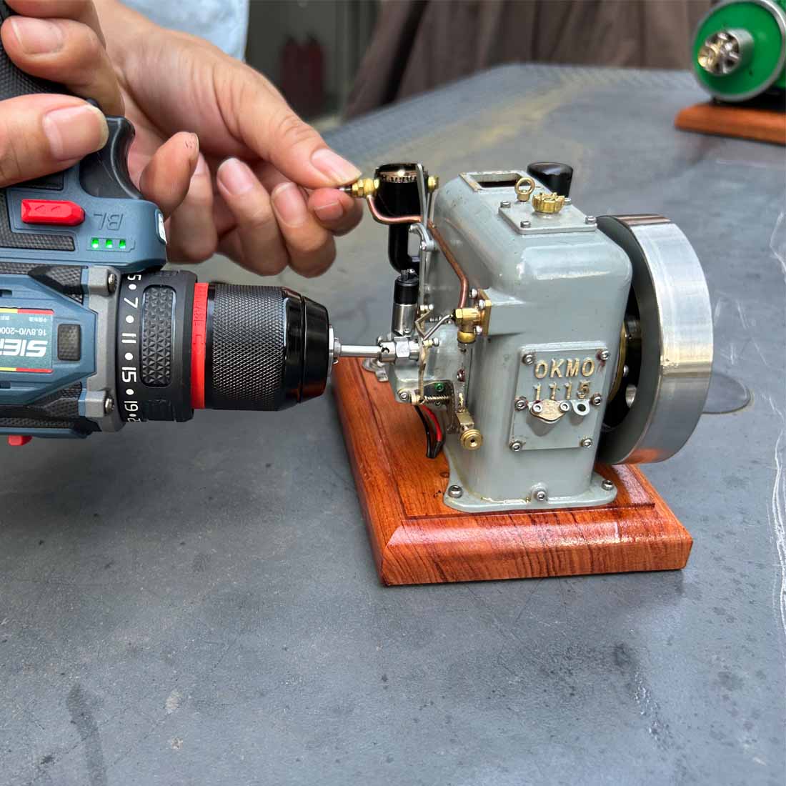 OKMO 1115 Gas Miniature Internal Combustion Engine Model