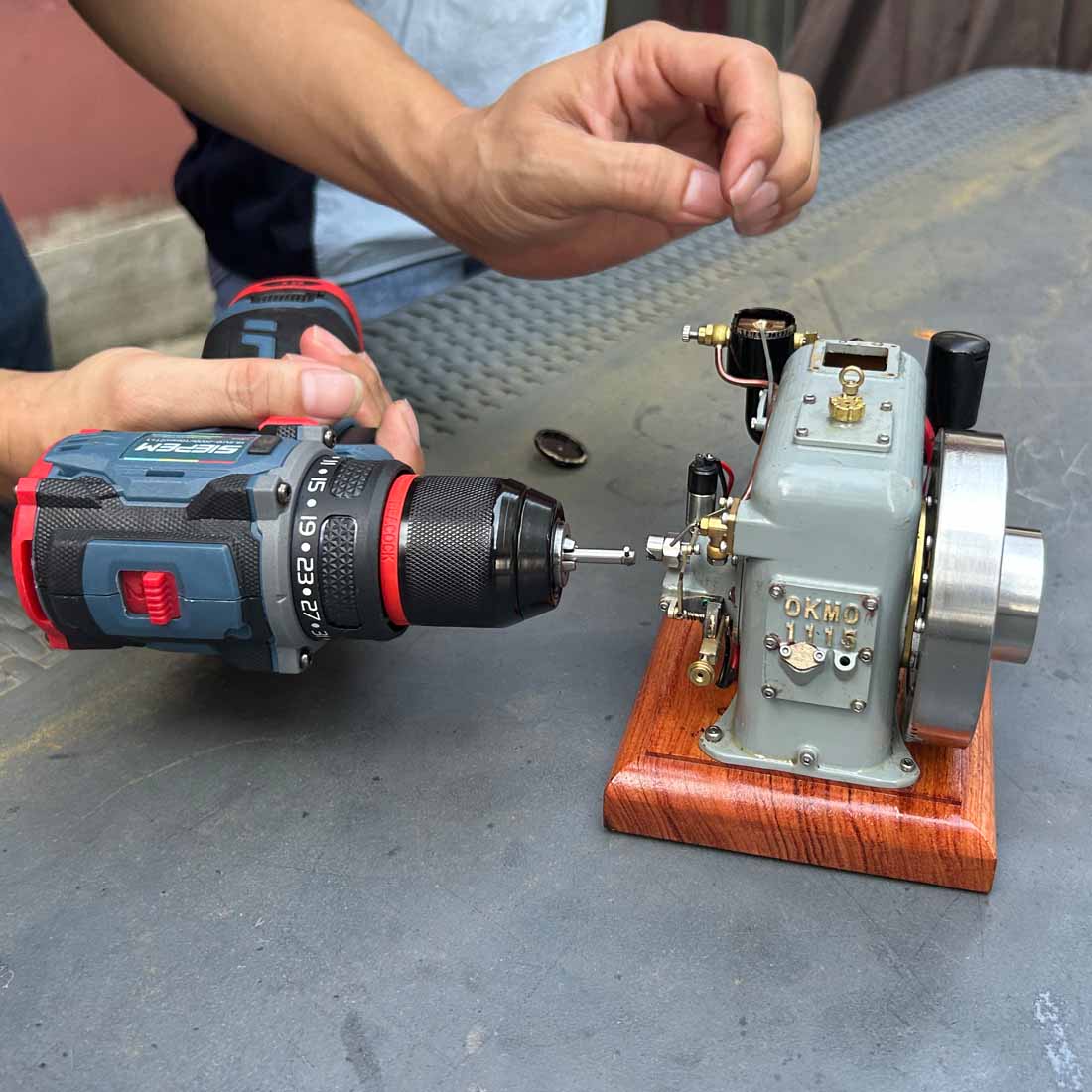 OKMO 1115 Gas Miniature Internal Combustion Engine Model