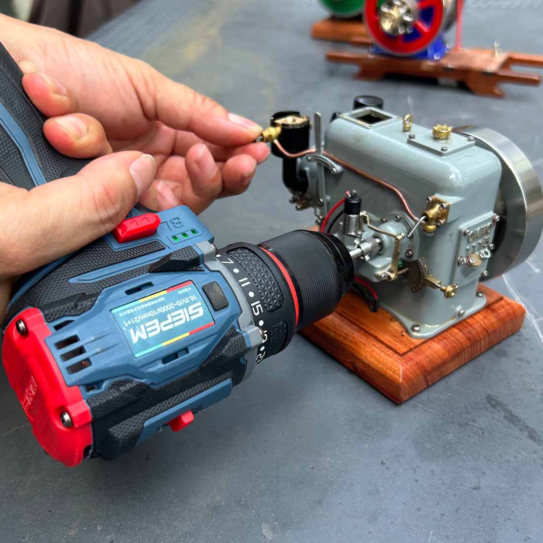 OKMO 1115 Gas Miniature Internal Combustion Engine Model