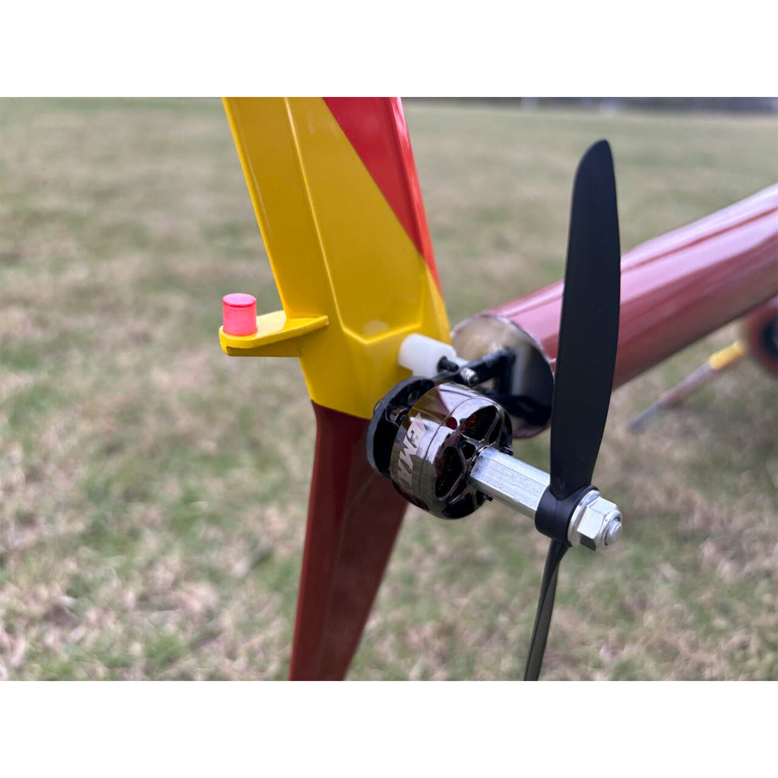 FLISHRC FL500 AH-6 Little Bird Super Large Scale RC Helicopter Model 500-Class 2.4G 6CH with L7 Flight Controller RTF - stirlingkit