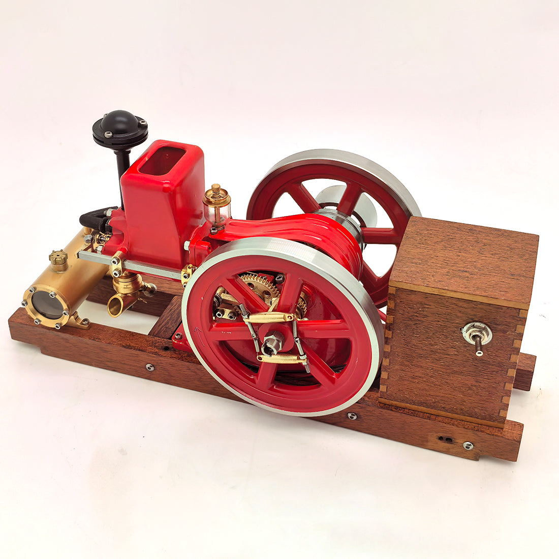 RETROL & OKMO B03 Hired Man Hit and Miss Engine Model RTR Water-cooled