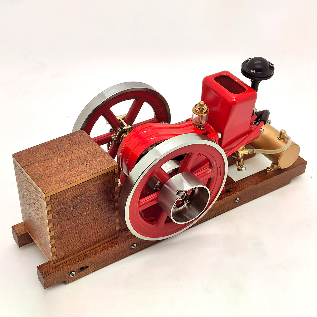 RETROL & OKMO B03 Hired Man Hit and Miss Engine Model RTR Water-cooled