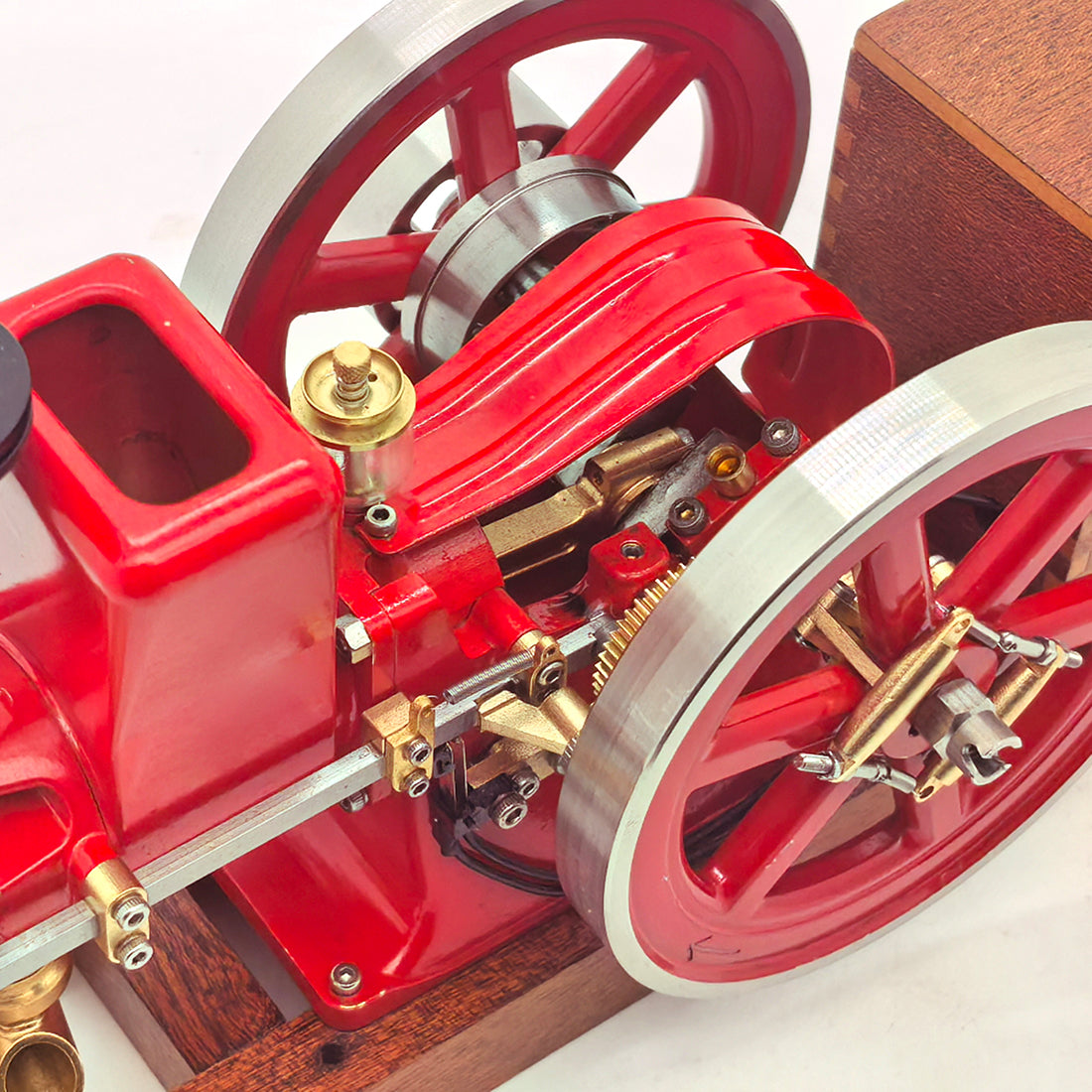 RETROL & OKMO B03 Hired Man Hit and Miss Engine Model RTR Water-cooled