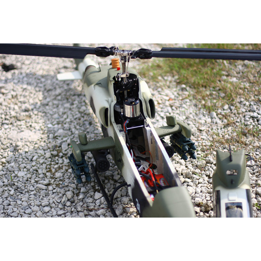 ROBAN AH-1 Cobra Super Large Scale GPS Helicopter 700 Size with H1 PRO Flight Controller 2.4G 6CH Camouflage Army Style - stirlingkit