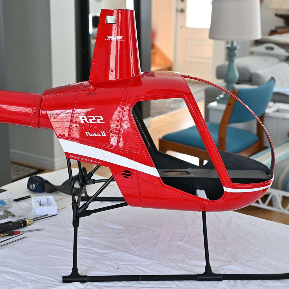 RVE R22 Robinson 700-Class Super Large Scale GPS RC Helicopter with H2 Flight Controller