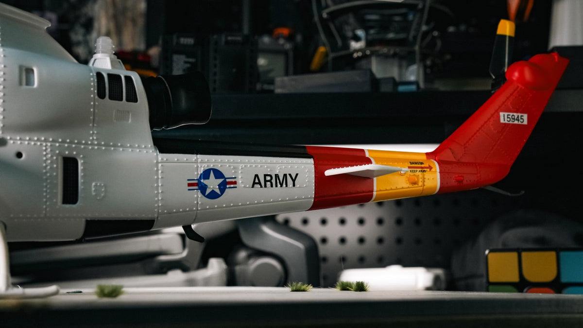 YU XIANG F112S AH-1 Cobra Attack RC Helicopter 2.4G 9CH 200 Class Military Airplane RTF - stirlingkit