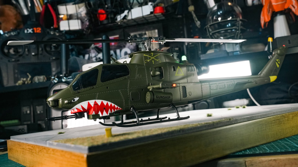 YU XIANG F112S AH-1 Cobra Attack RC Helicopter 2.4G 9CH 200 Class Military Airplane RTF - stirlingkit