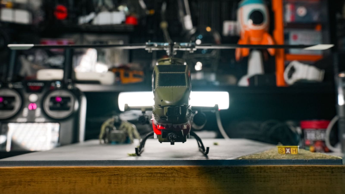 YU XIANG F112S AH-1 Cobra Attack RC Helicopter 2.4G 9CH 200 Class Military Airplane RTF - stirlingkit