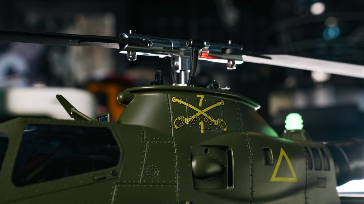 YU XIANG F112S AH-1 Cobra Attack RC Helicopter 2.4G 9CH 200 Class Military Airplane RTF - stirlingkit