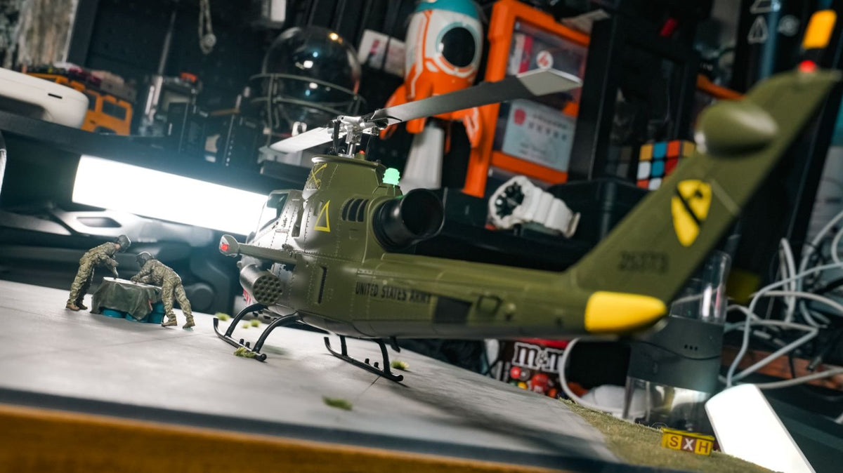 YU XIANG F112S AH-1 Cobra Attack RC Helicopter 2.4G 9CH 200 Class Military Airplane RTF - stirlingkit
