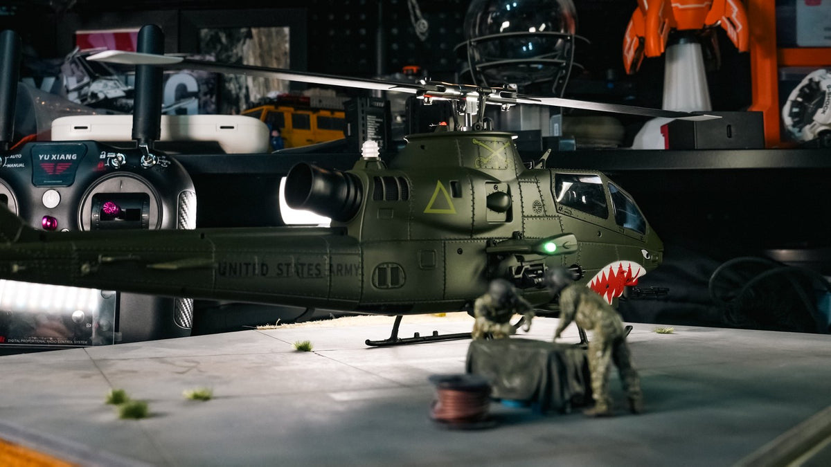 YU XIANG F112S AH-1 Cobra Attack RC Helicopter 2.4G 9CH 200 Class Military Airplane RTF - stirlingkit
