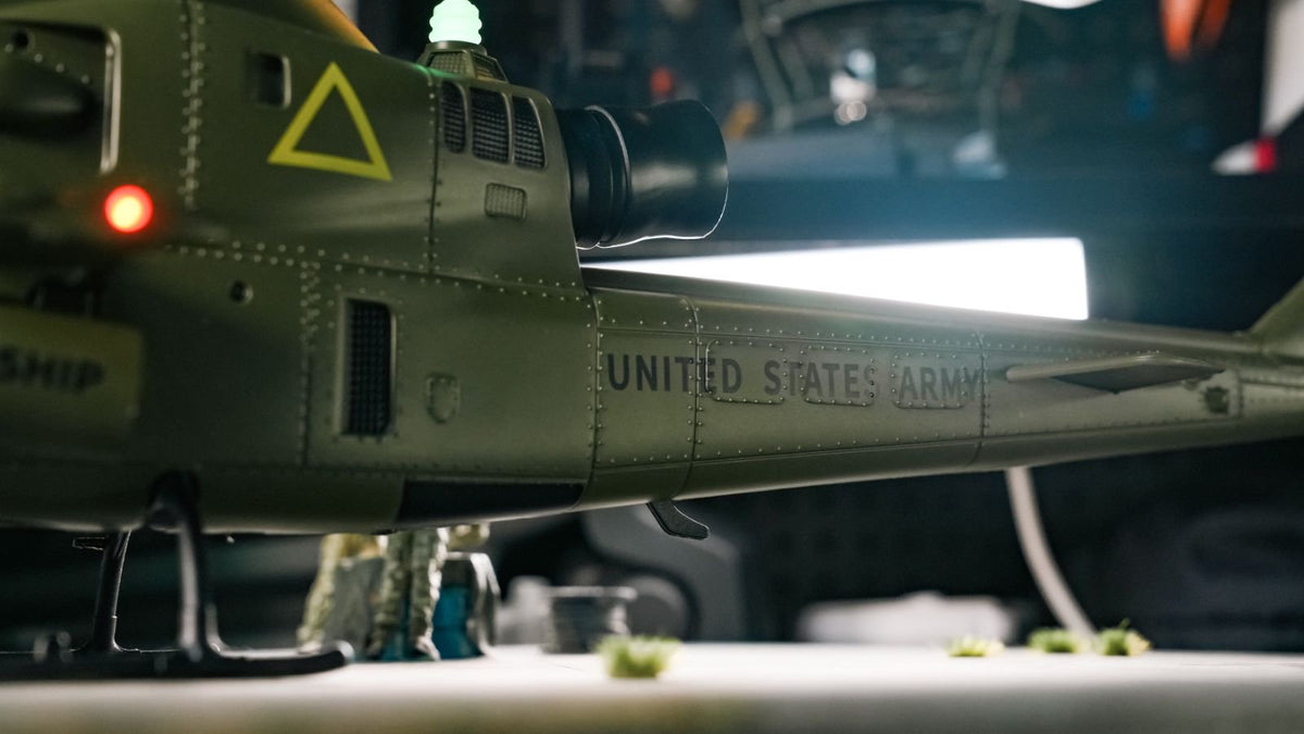 YU XIANG F112S AH-1 Cobra Attack RC Helicopter 2.4G 9CH 200 Class Military Airplane RTF - stirlingkit