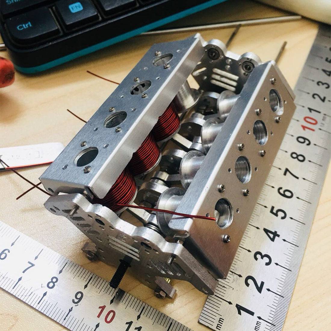V8 Electromagnetic Engine Model  Engine Toy for Model Car / Ship - stirlingkit